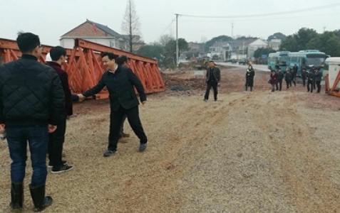 原長(zhǎng)興縣縣長(zhǎng)楊永章來(lái)工地視察