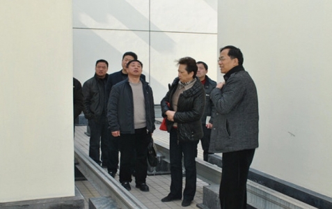 浙江省建筑業(yè)行業(yè)協(xié)會(huì)會(huì)長(zhǎng)趙如龍等一行領(lǐng)導(dǎo)視察我公司承建的“南潯農(nóng)村合作銀行新建營(yíng)業(yè)大樓工程”
